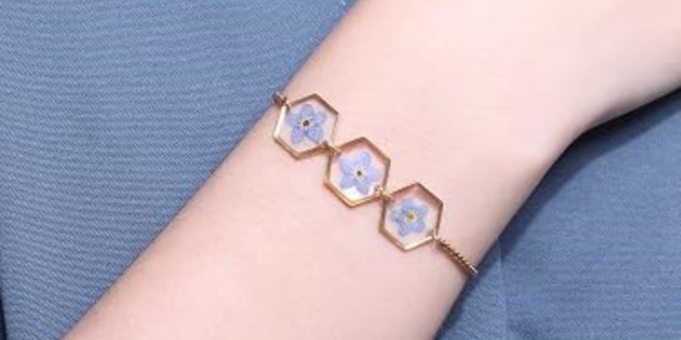 AUNTESIGN | Handcrafted Pressed Flower Jewelry Made from Real Natural Blooms
